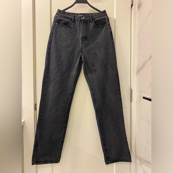 Pretty Little Thing washed black split hem straight leg jeans - Picture 5 of 9